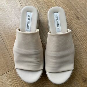 Steve Madden slinky sandals - size 6